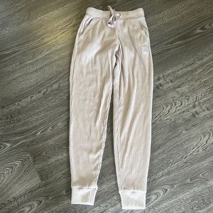 Brand New Alo Yoga Muse ribbed sweatpants